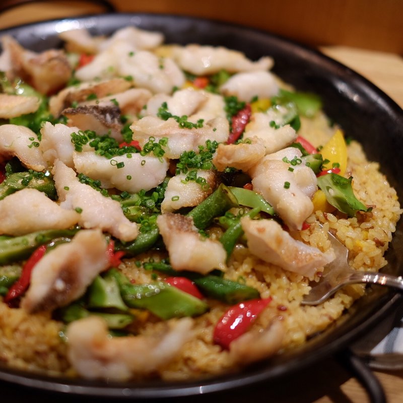 19時のパエリア(駅前のバル)