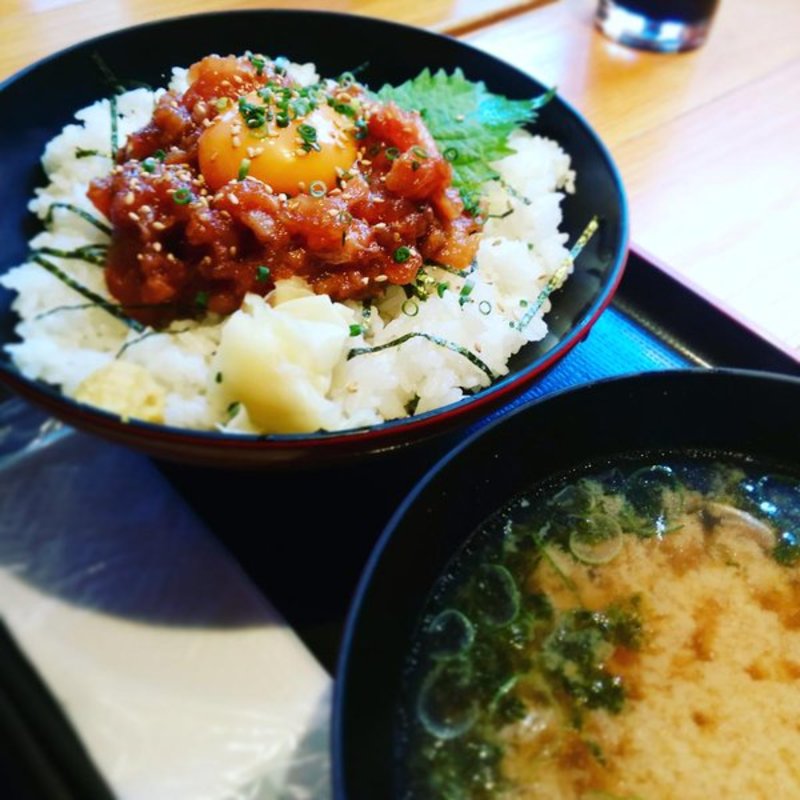 ユッケ丼(金舌)