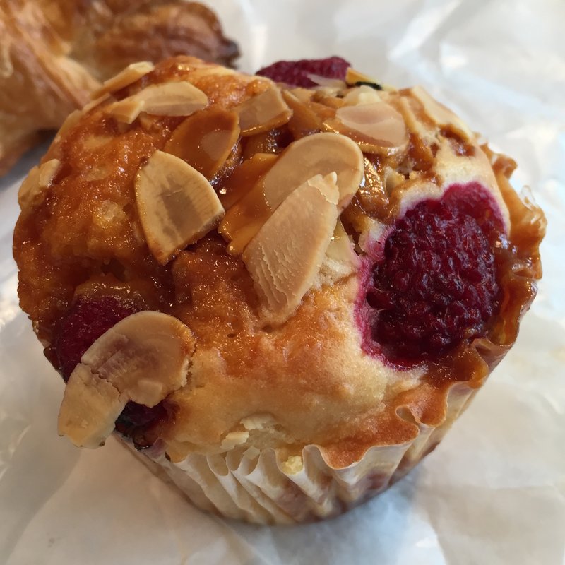 キャラメルとラズベリーのマフィン(ユヌクレ (uneclef))