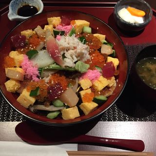 銀座で食べられる、彩り豊かなちらし寿司
