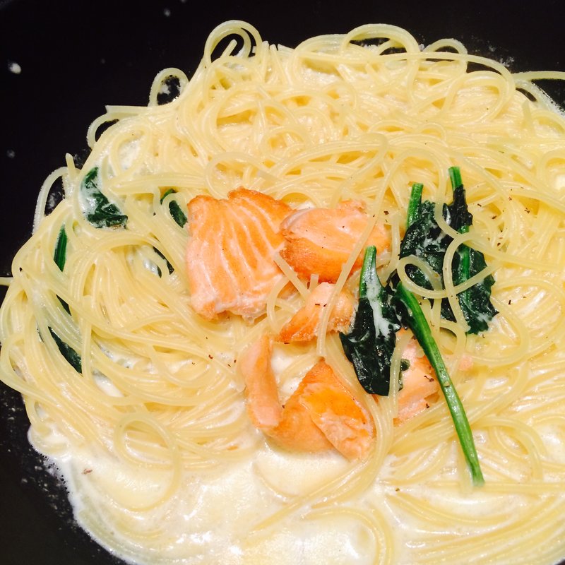 サーモンとほうれん草のホワイトスープ(釜あげスパゲティ　すぱじろう 六本木店 （釜あげスパゲティ　すぱじろう　六本木）)