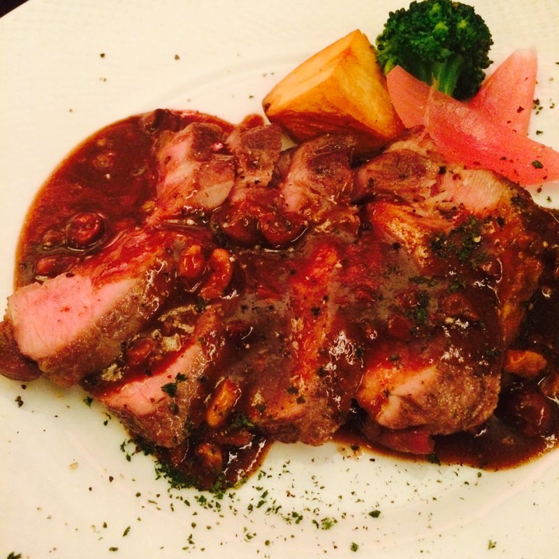 ハーブ三元豚ロースのロティ 木の実ソース(カーディナスギンザ)