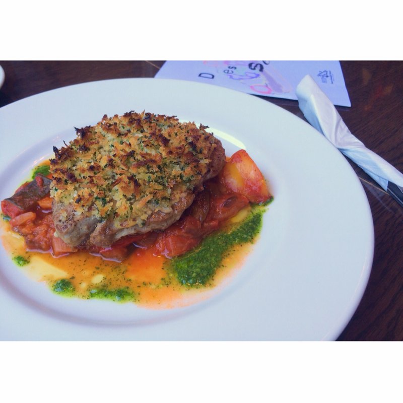 豚肩肉の香草パン粉焼き(Huit （ユイット）)