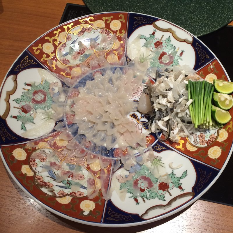 とらふぐのお造り(下関 春帆楼 あべのハルカスダイニング店)