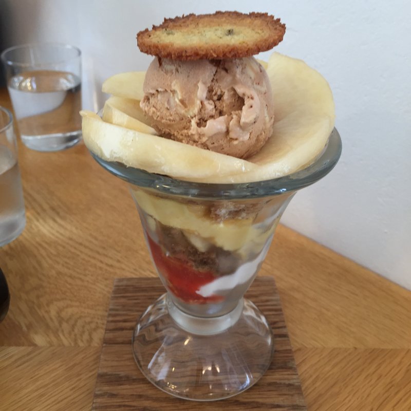 桃のパフェ(ひなた焼菓子店)