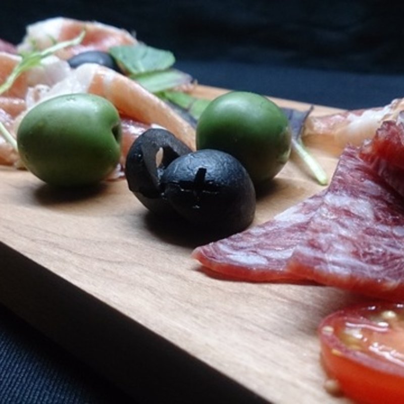 生ハムサラミオリーブの盛り合わせ(Wine＆Dining 蔵人 )