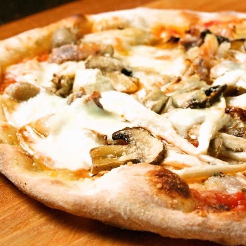 きのことホエー豚のベーコンのピッツァ(Wine＆Dining 蔵人 )