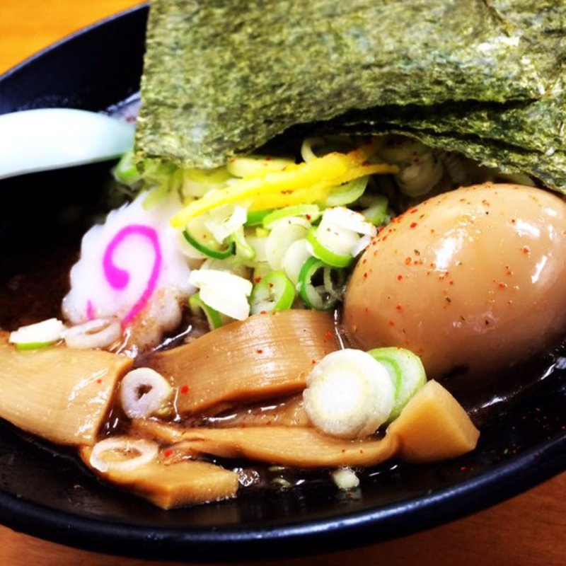 ラーメン半熟卵付き(横浜らーめん 武蔵家 日吉店)