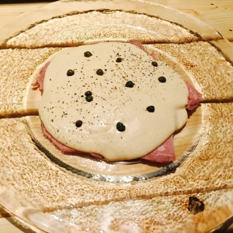 ピエモンテ定番「仔牛もも肉薄切りツナソース添え」(オステリア タナロ （OSTERIA TANARO）)