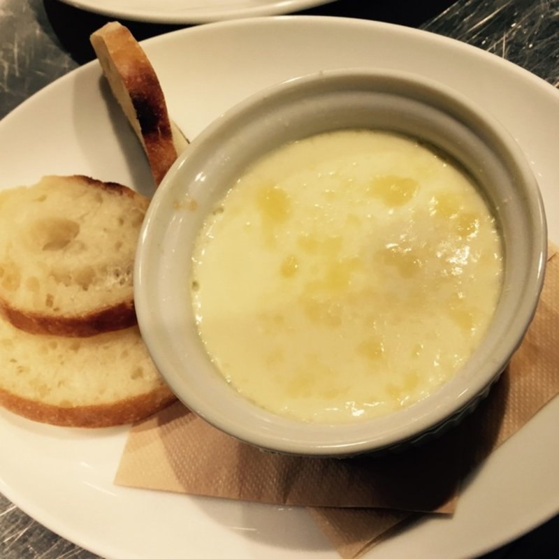 ウォヴィ　イン　ココット(オステリア タナロ （OSTERIA TANARO）)