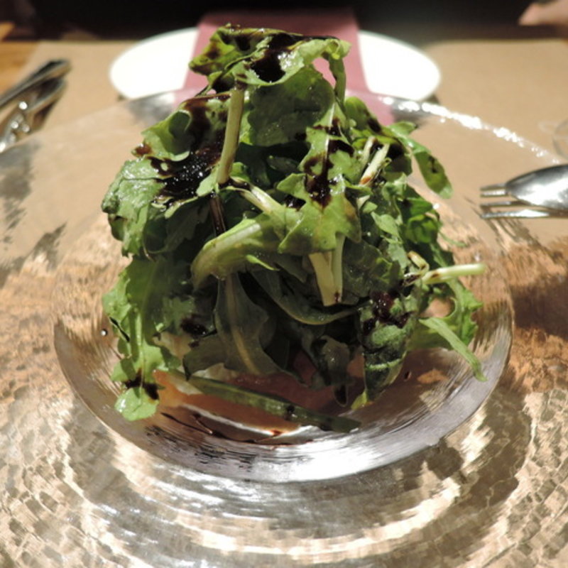 白桃とゴルゴンゾーラチーズ・ルッコラのサラダ(オステリア タナロ （OSTERIA TANARO）)