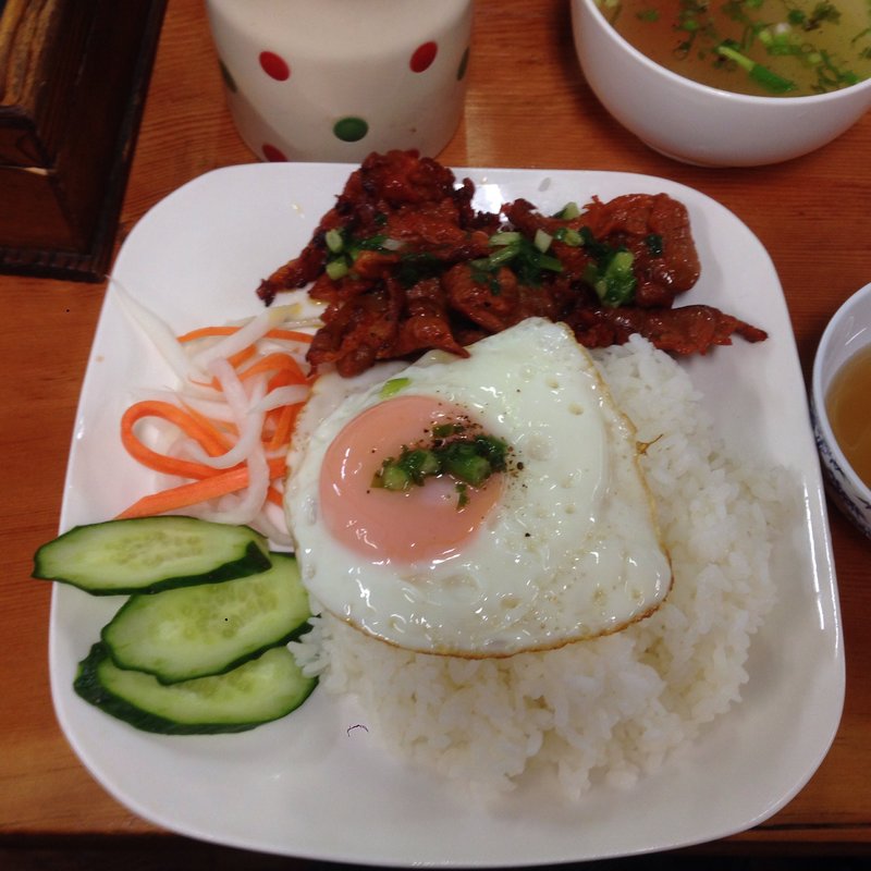 豚の焼肉のせご飯(アジア食材 タン・ハー)