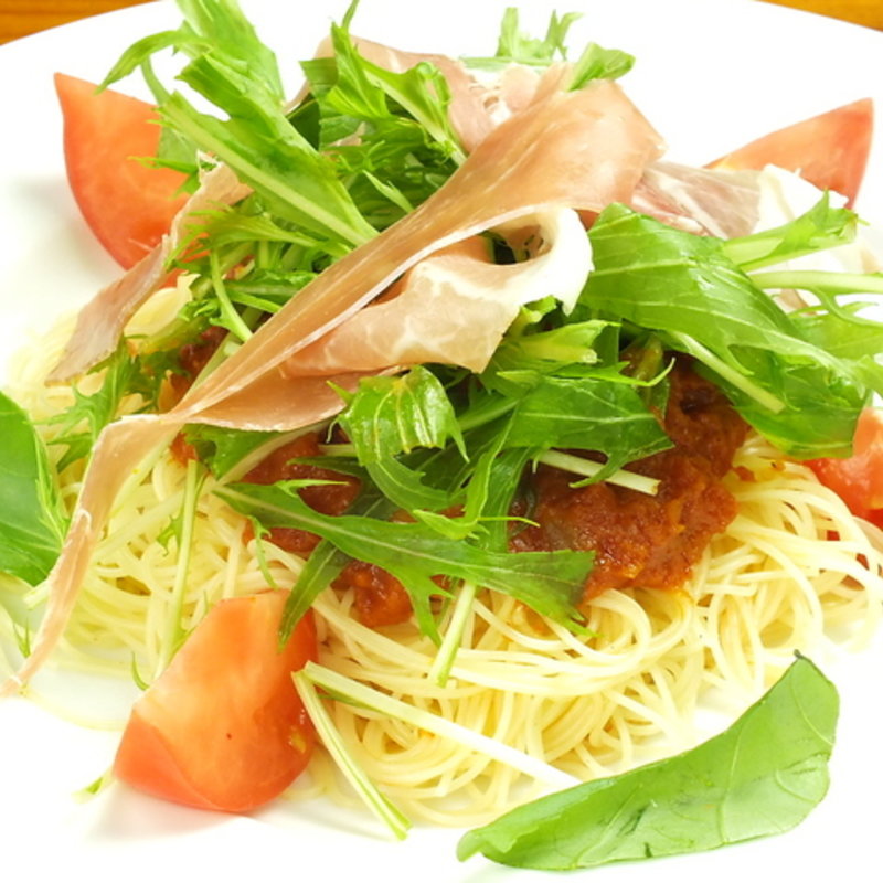 季節限定！生ハムとトマトの冷製パスタ(バー ディオベスティア （bar dio bestia）)