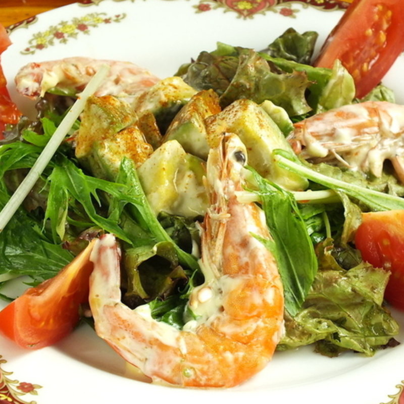 有頭海老とアボカドのエスニックサラダ(バー ディオベスティア （bar dio bestia）)