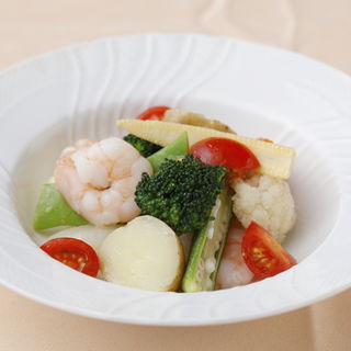 海老と彩り野菜の温製野菜(ナチュラル ダイエット レストラン NODO)