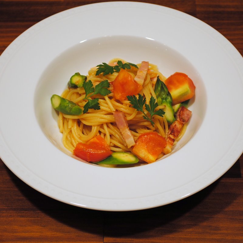 トマトとアスパラのパスタ(Nプラスカフェ)