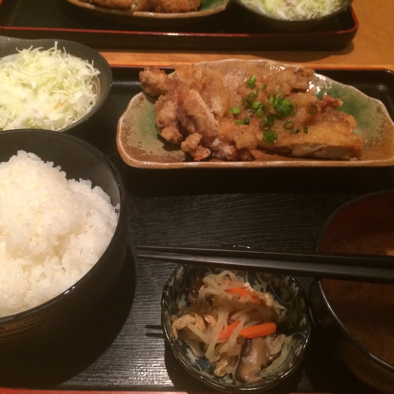 【第2位】 定番人気メニュー【ひな鶏の唐揚げ】(てしごとや ふくの鳥 麹町店)