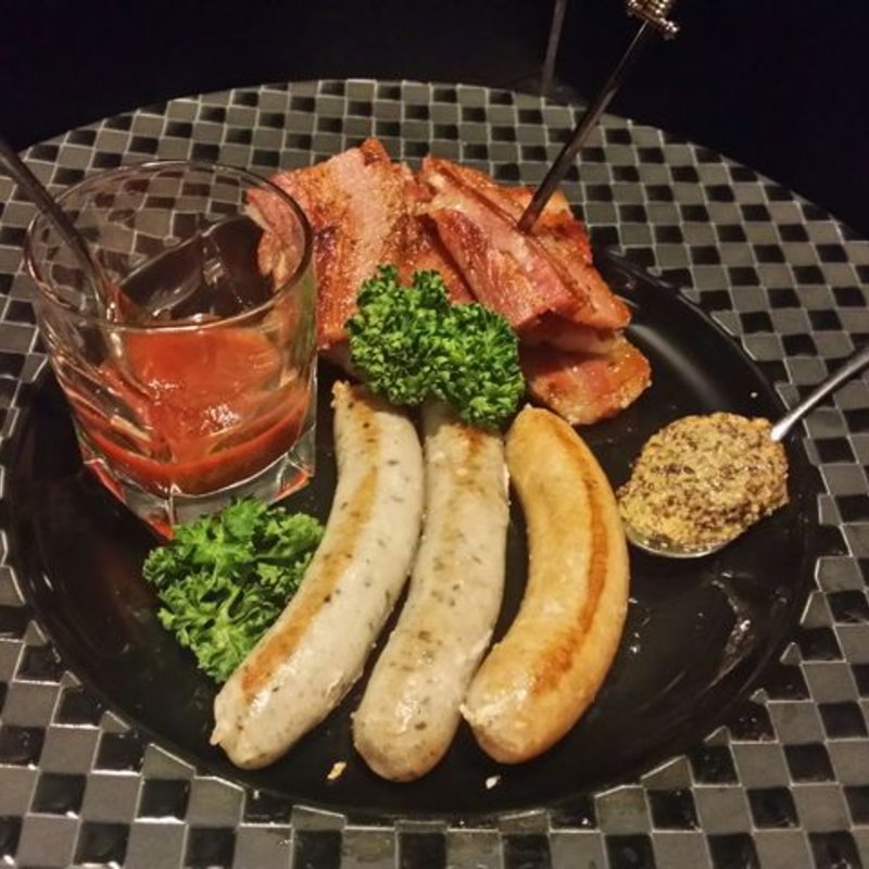 厚切りベーコンとソーセージ(Estrela （エストレーラ）)