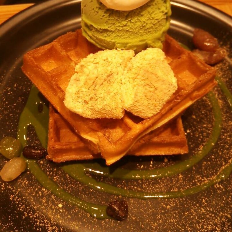 豆乳ワッフル　抹茶とわらび餅(こなな エキマルシェ大阪店)