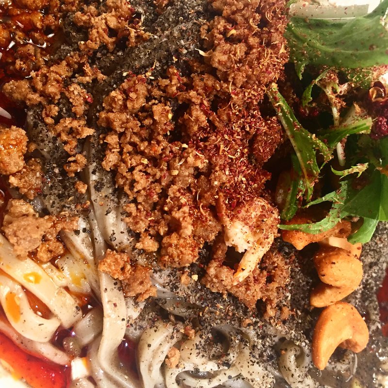 黒胡麻担々麺すごく痺れる(175°DENO担担麺 札幌駅北口店)