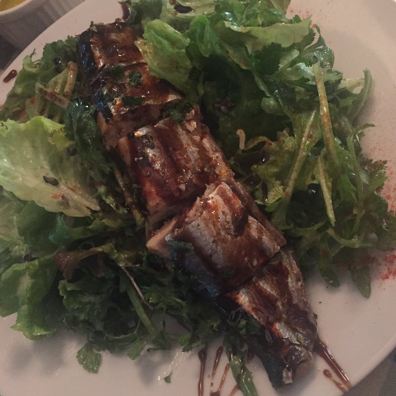 サンマのコンフィとハーブのサラダ(屋根裏のパリ食堂 )