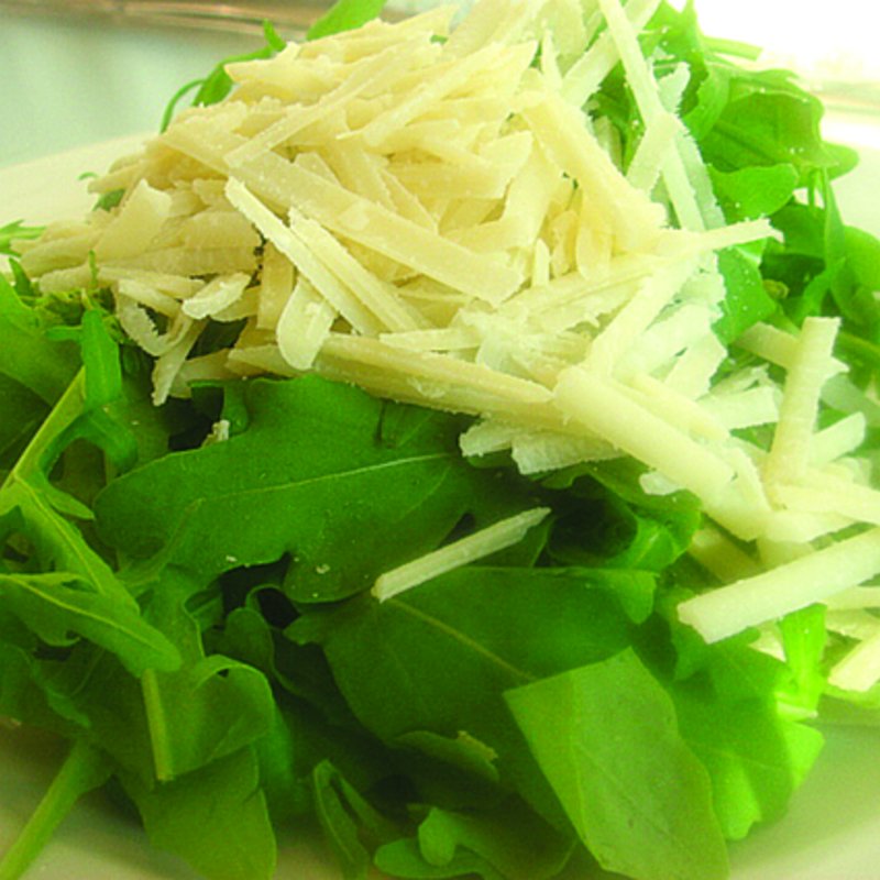 ルッコラとイタリアンチーズのサラダ(デカンターレ ロッソ)