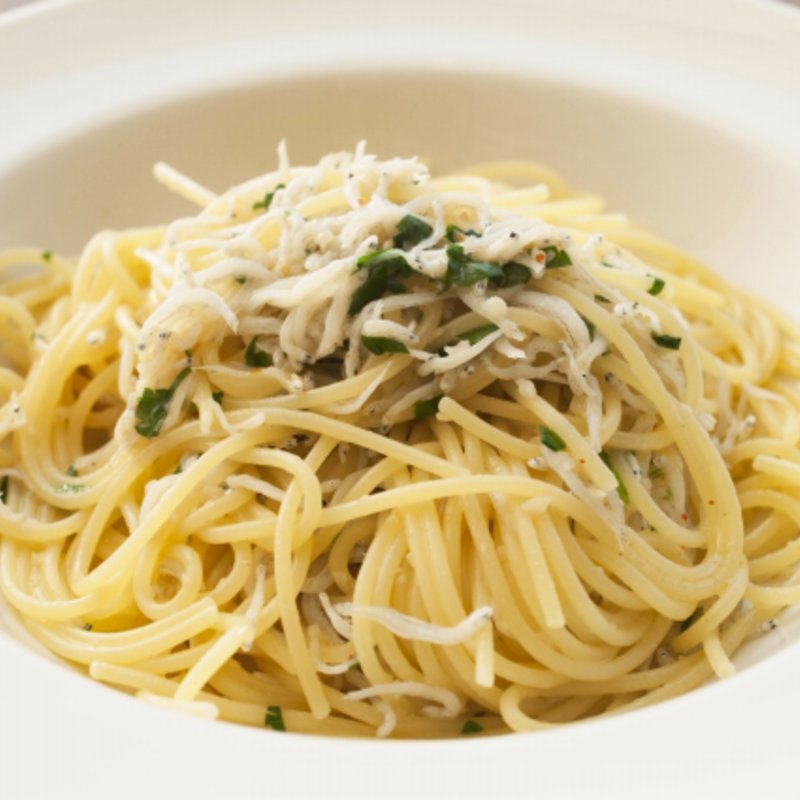 釜揚げしらすのペペロンチーノ(デカンターレ ロッソ)