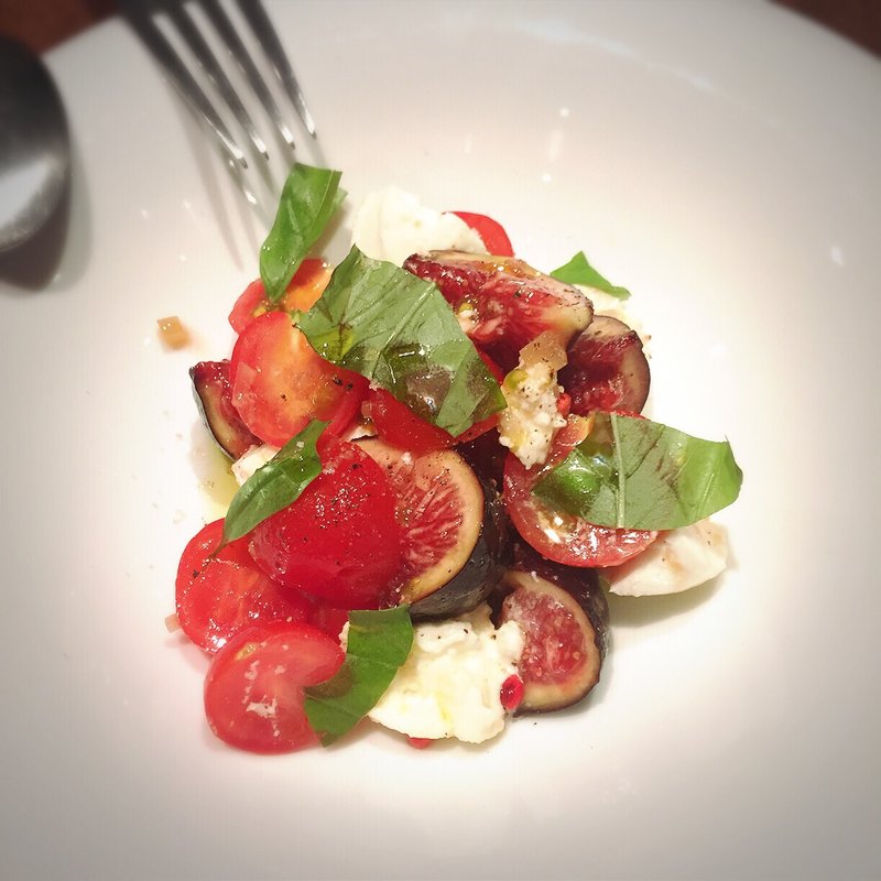 石川県産黒いちじくと水牛のモッツァレラチーズのカプレーゼ(エヌキッチンプラス)