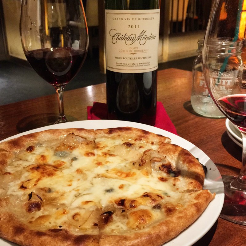 リンゴとブルーチーズのピザ(イチズ （REAL NETA DINING ICHIZ）)