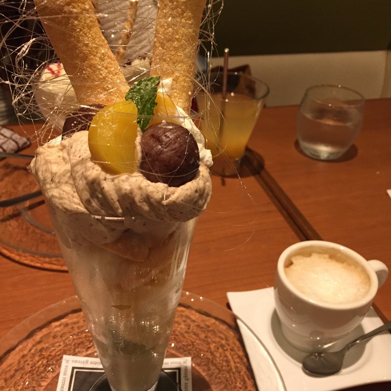 季節のパフェ〈栗〉(Pastorante Ohana)