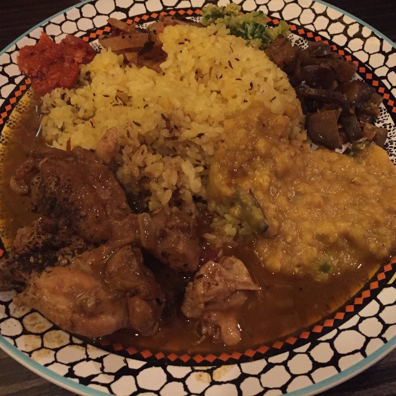 スリランカカレー(餃子 唐揚げ 紅鯨)