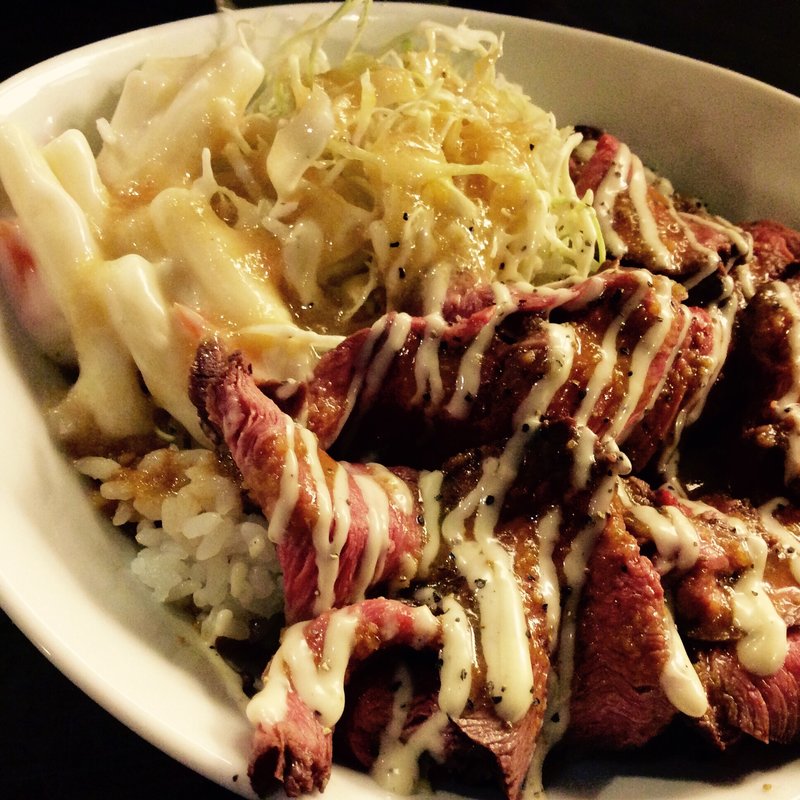 ローストビーフ丼(五感ビストロ酒場 赤羽店)