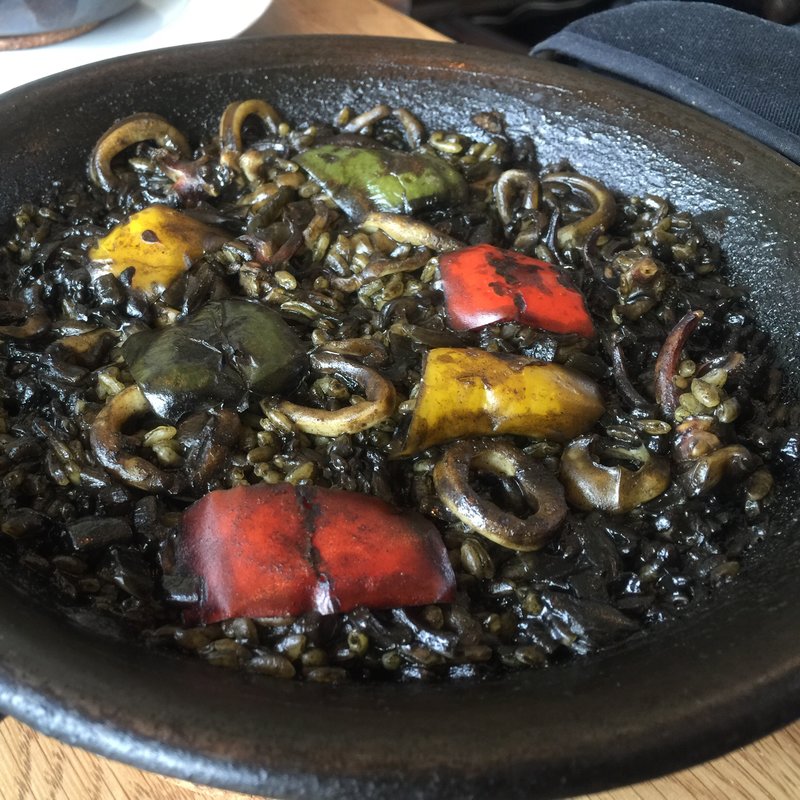 イカスミパエリヤ(ラガジェガ)