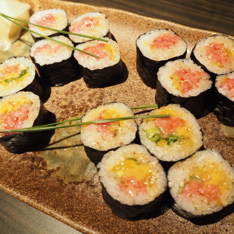 【牛寿司】 とろたく巻き(金舌 白金)