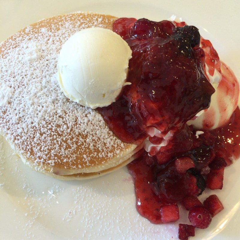 ベリーベリークリームチーズパンケーキ(カフェシュシュ)