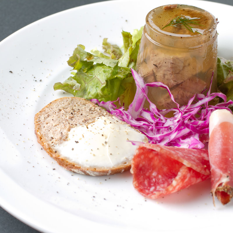 冷前菜・馬肉のタルタル、前菜盛り合わせ(ノイエス （Neues）)