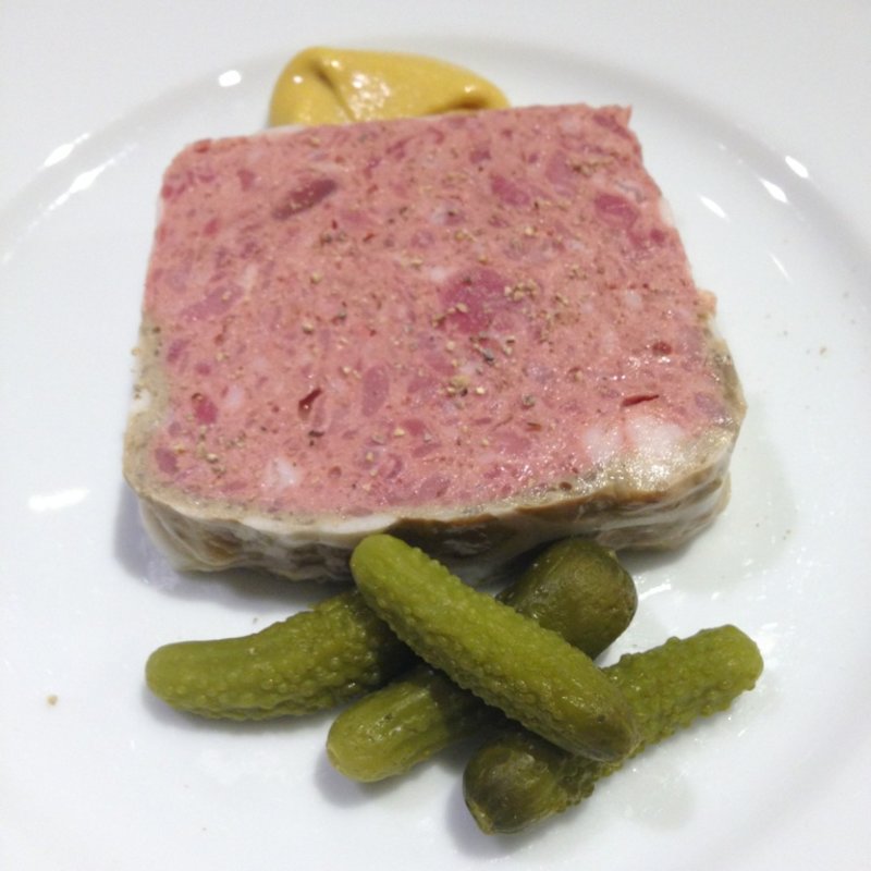 石黒農場のホロホロ鳥とフォアグラのパテ ド カンパーニュ(ヌッフ　デュ　パプ )