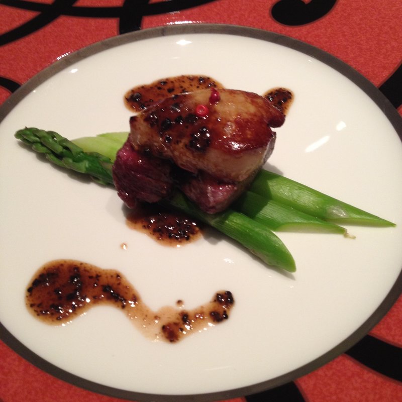 フォアグラと牛肉のロッシーニ(オステリア アルブーコ)