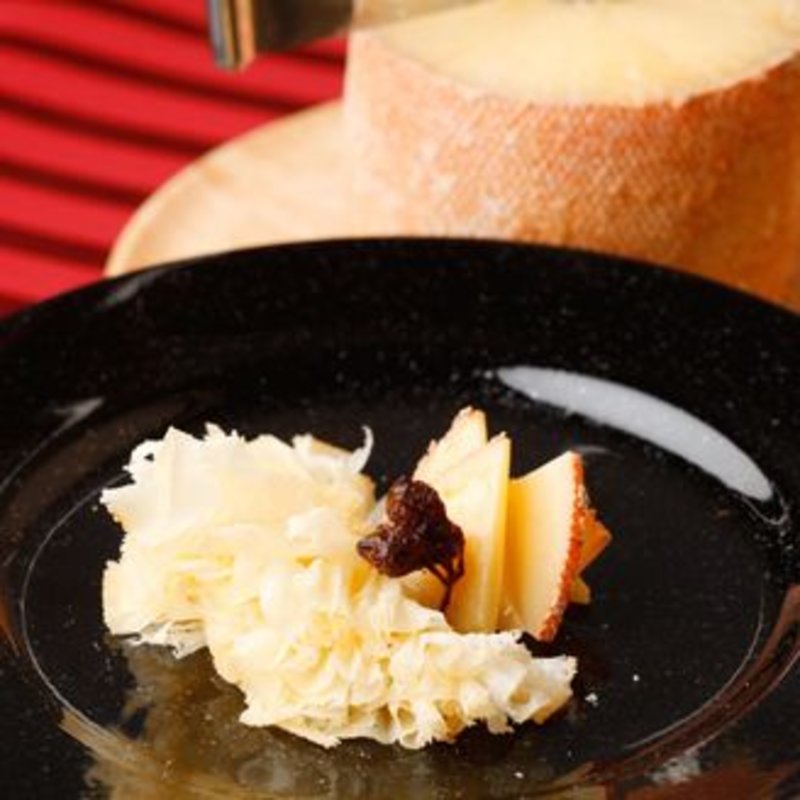 テット・ド・モアンヌ(NICNIC 北千住駅前 （ニクニク）)