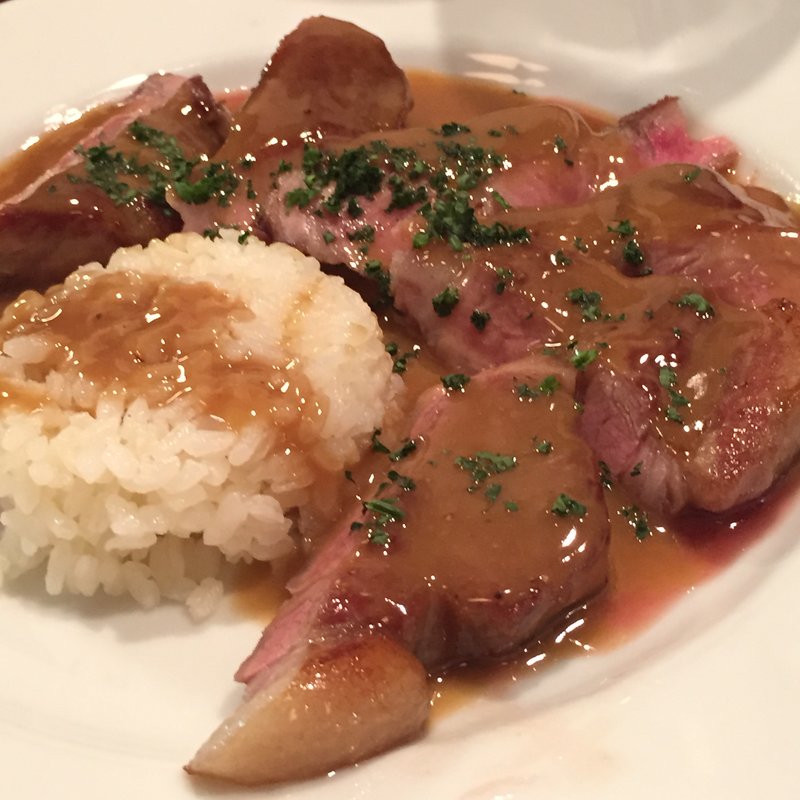 鹿児島県産 茶美豚のソテー フランスペリゴール産のフォアグラバターソース(ビストロ グルマン)