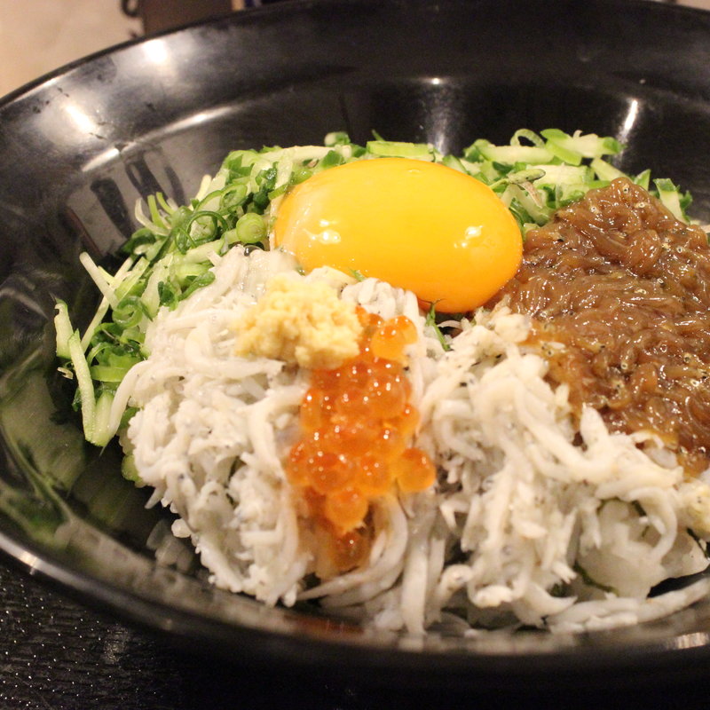 しらす二色盛(博多漁家磯貝　 しらすくじら 渋谷ヒカリエ店 )