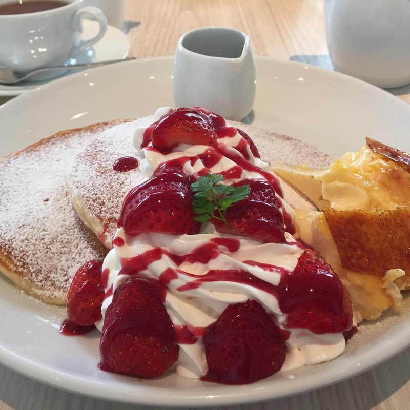 いちごとクリームブリュレのパンケーキ(パンケーキ専門店 Butter 横浜ベイクォーター)