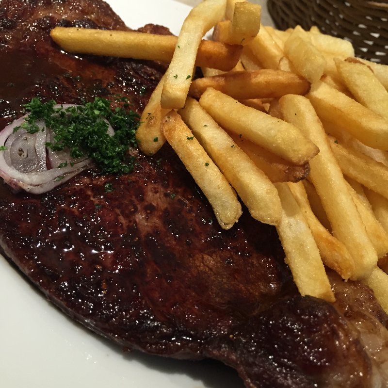 和牛のサーロインステーキ(La Porte Rouge （ラ ポルト ルージュ）)