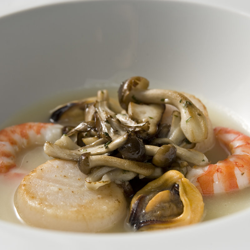 鮮魚とキノコのスープ仕立て(米音 （kome no ne）)
