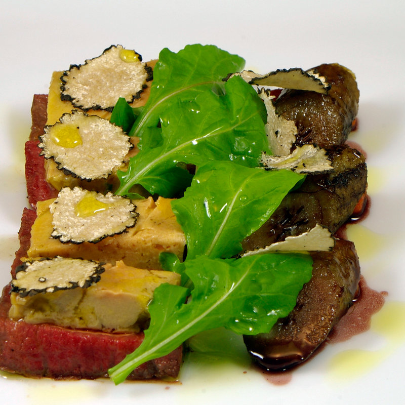 宮崎牛のロースト　フォアグラのテリーヌ添え 新牛蒡と人参のフリカッセ 　　サマートリフとルッコラのサラダ(米音 （kome no ne）)