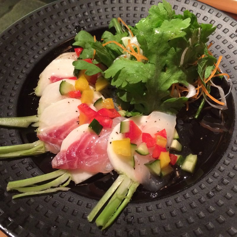 紅葉鯛とサラダ蕪のカルパッチョ(新宿やさい 心菜)