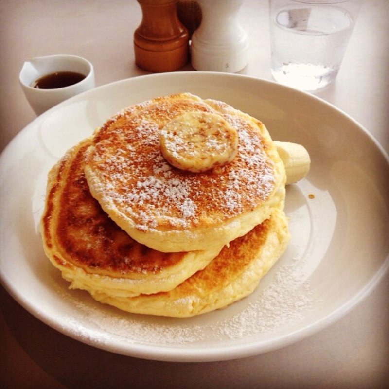 リコッタパンケーキ w/ フレッシュバナナ、ハニーコームバター(bills 表参道)