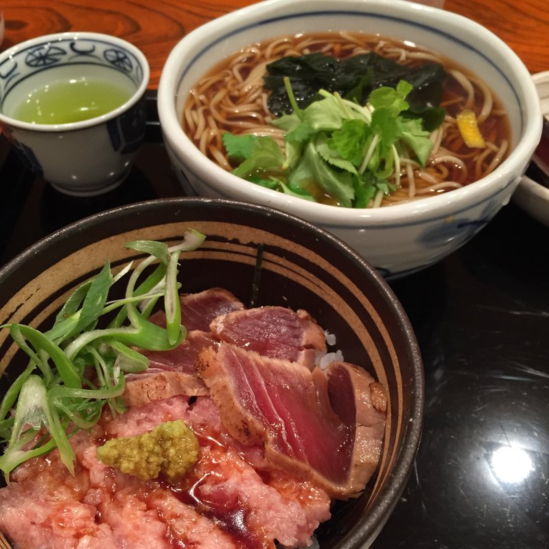 まかない丼とあたたかいお蕎麦(新橋 本陣房)