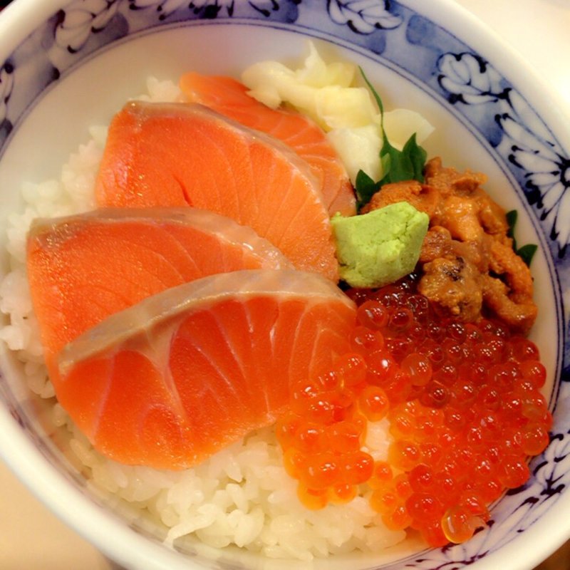 サーモン三種盛(うおがし かんの)