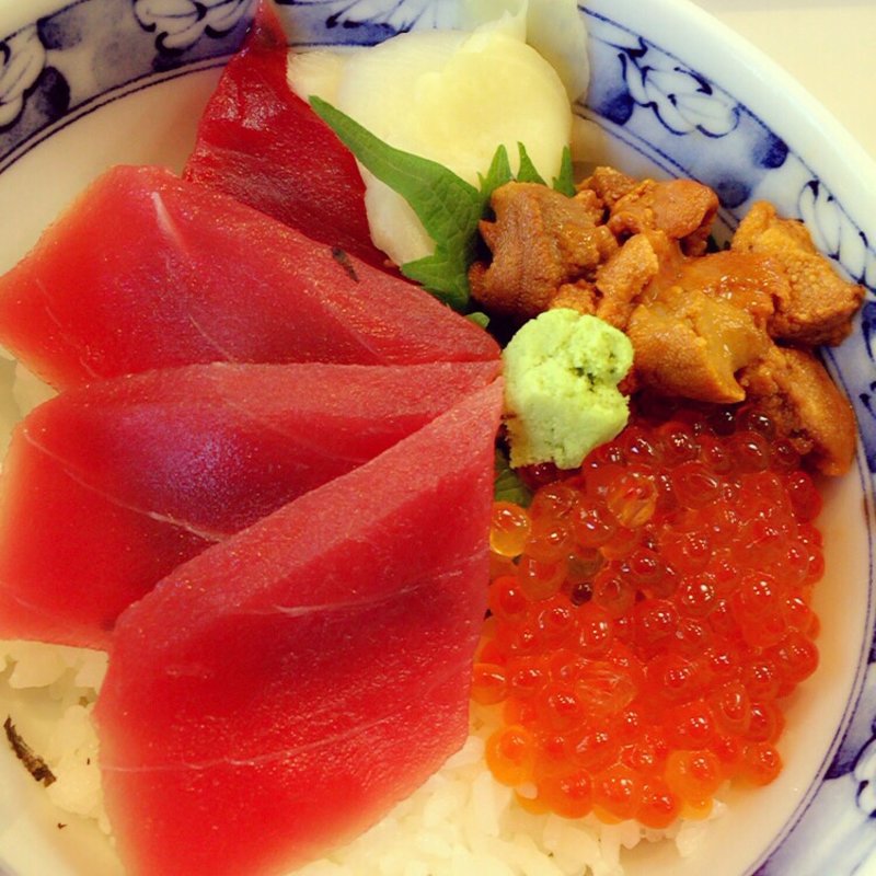 三種盛丼(つきじ かんの 本店・仲店 （かんの）)